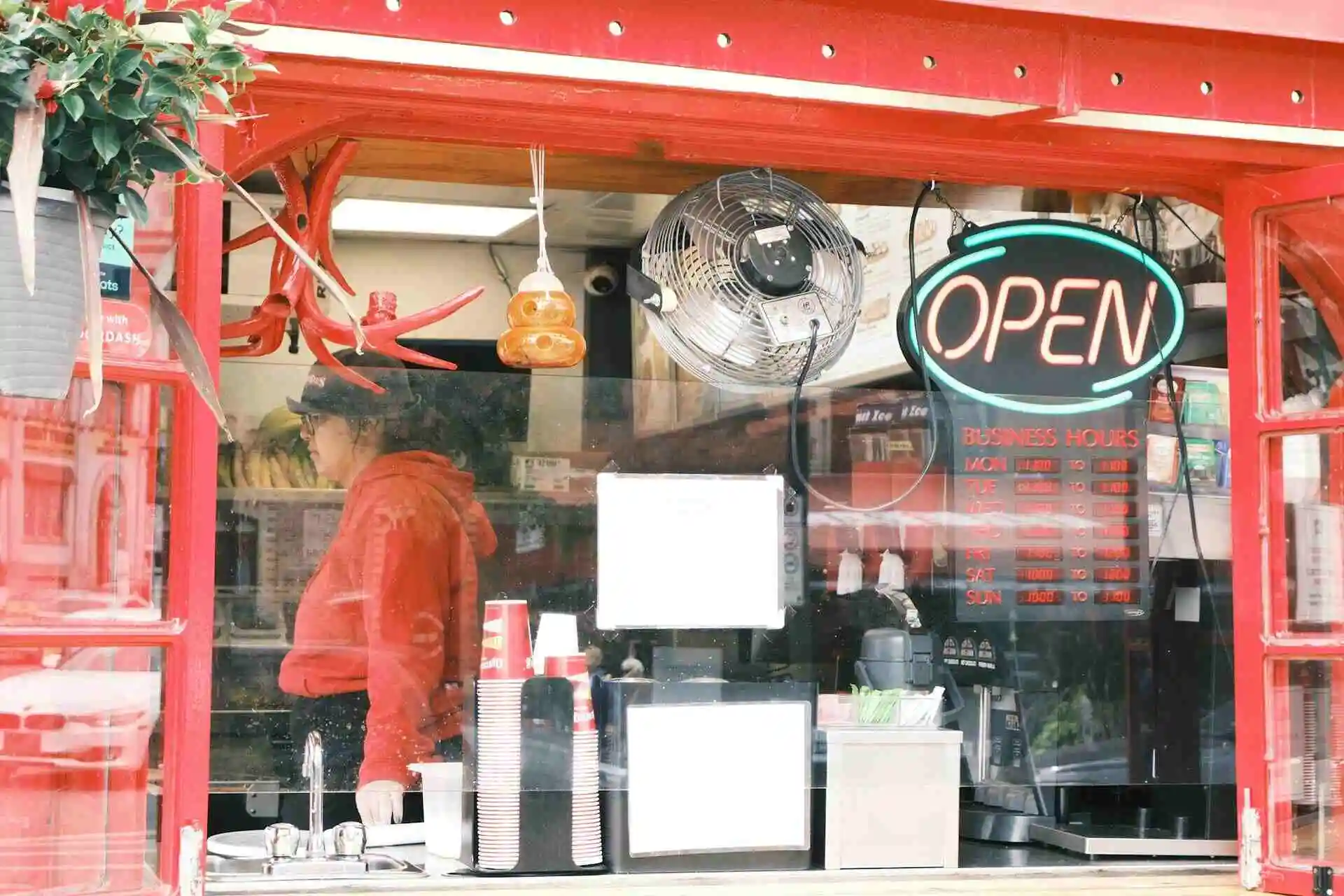 Independent Coffee Shop vs Coffee Franchise Texas